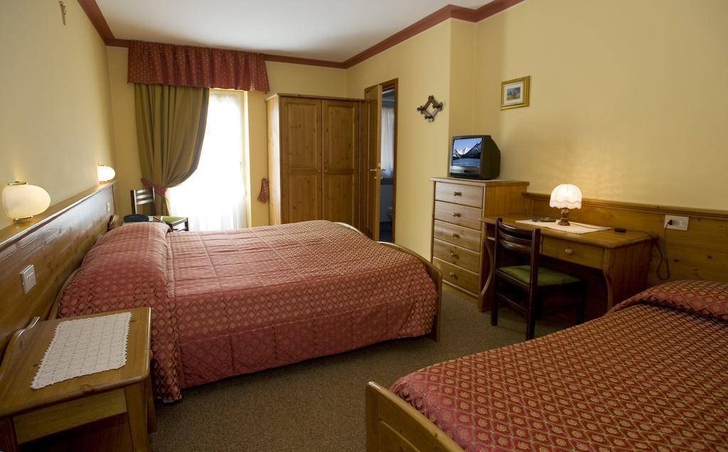 Hotel I Rododendri วัลฟูร์วา ห้อง รูปภาพ